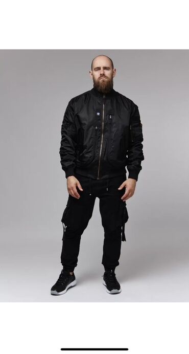 Куртки: Мужская бомбер-куртка, цвет хаки. Основные особенности: - Материал — 8