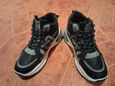 eqa shoes qara qarayev: Uşaq/yeniyetmə üçün idman üslublu ayaqqabı - Rəng: qara-boz, ağ