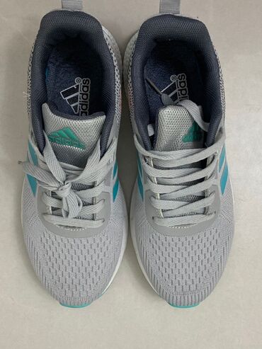 волейбольные кроссовки бишкек цена: Кроссовкалар, 38, Adidas, Колдонулган, түсү - Боз, Өзү алып кетүү