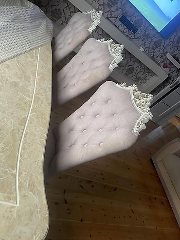 Masalar və oturacaqlar: 8 Nəfərlik Qonaq Otaqı dəsti Stol Stul. 2 Oturacaq stolunun hərəsinin — 4