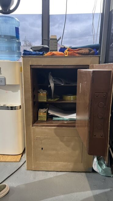 сейфы для документов: Акча жана документ сактоочу сейф, Механикалык, Бузууга чыдамдуу