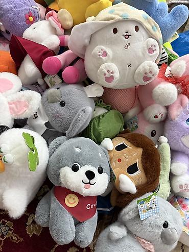 Игрушки: Мягкие игрушки — набор Описание: - Плюшевый котик-бродячка с багетом — 57