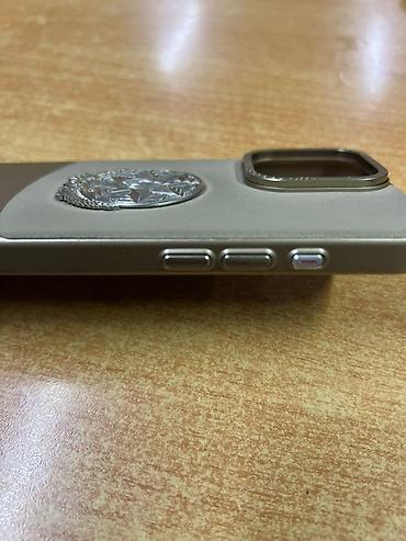 Aksesuarlı telefon örtüyü 16 pro max ucundu.Satilanda elan silinecek