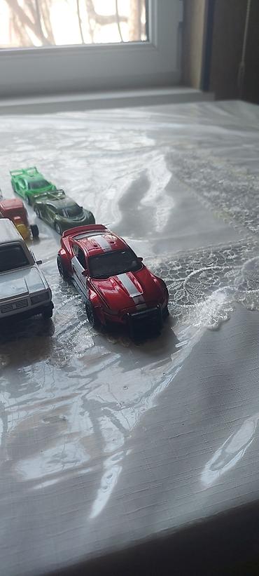 İncəsənət və kolleksiyalar: Metal oyuncaq maşınlar dəsti - Miqyas: təxminən 1:64 - Korpus: metal — 2