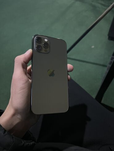 Apple iPhone: IPhone 12 Pro, Б/у, 256 ГБ, Черный, Защитное стекло, Чехол, 85 %