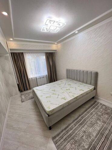 срочно продаётся 1 комнатная квартира в районе ошского рынка по улице молодая гвардия токтогула: 4 комнаты, Агентство недвижимости, Без подселения, С мебелью полностью