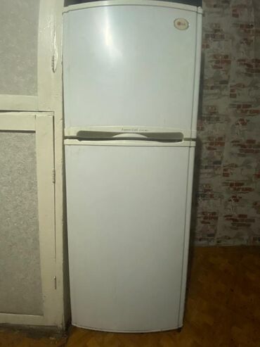 холодильная витрина: Холодильник Б/у