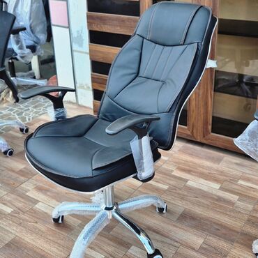 Ofis və oyun kresloları: Yeni, Təkərli, Qolları tənzimlənir, Dəri — 17