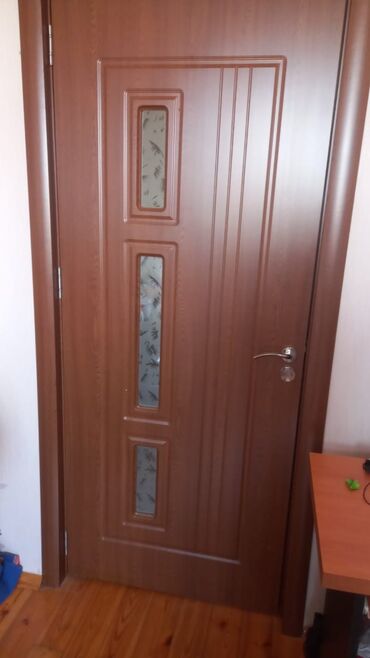 Двери и комплектующие: Qapi satilir tecili 8 ededdi Olcusu 80/205 Qiymeti 70 manat (bir
