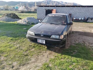 вольво 6: Nissan Sunny: 1992 г., 1.6 л, Механика, Бензин, Седан