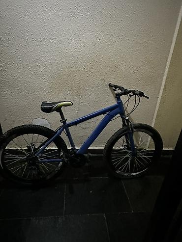 sadə velosiped: Şəhər və yüngül off-road üçün dağ velosipedi - Rəng: mavi gövdə, qara — 2
