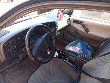 Volkswagen: Volkswagen Passat: 1989 г., 1.8 л, Механика, Газ, Седан