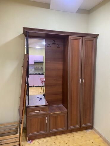 Anbar və emalatxanalar: 8Noyabr prospektində, Əbilov adlanan küçədə belə bir səliqəli həyət — 18