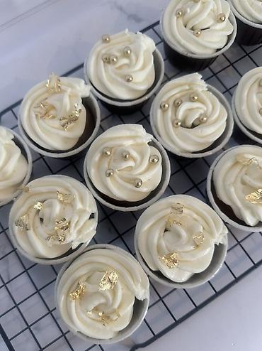 🧁 Домашняя выпечка на заказ Выпекаю сладости любой сложности — от