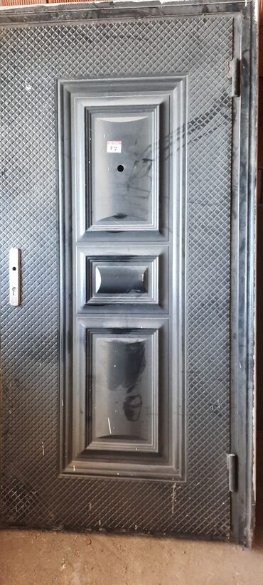 islemis qapi: Col qapisi Yenidi sadece tozludu Qiymet 80 azn Unvan Yeni Gunesli