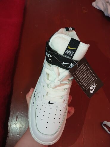 чемоданы цена бишкек: Высокие кроссовки Nike Air (модель в стиле Air Force) - Цвет: белый с