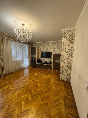 сниму квартиру в центре бишкека: 3 комнаты, 89 м², Индивидуалка, 4 этаж, Косметический ремонт