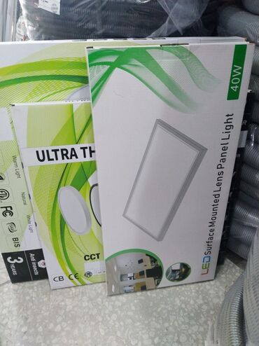 led lusteri: 40 Vt gücündə LED səthə quraşdırılan lens panel işığı. Bu ultra nazik