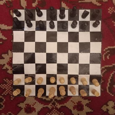 Şahmatlar: Məndə 3 dəst Şaxmat var ki, evdə yer tutduğundan satıram. 1) Böyük — 16