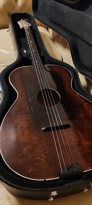 Ostali muzički instrumenti: Kontra veci format odlicno se cuje sa koferom 1000e — 1