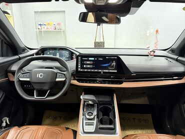 Elektrik nəqliyyat: Elektrik krossover – Leapmotor C11 (DD5) Özəlliklər: - Tam elektrikli — 5