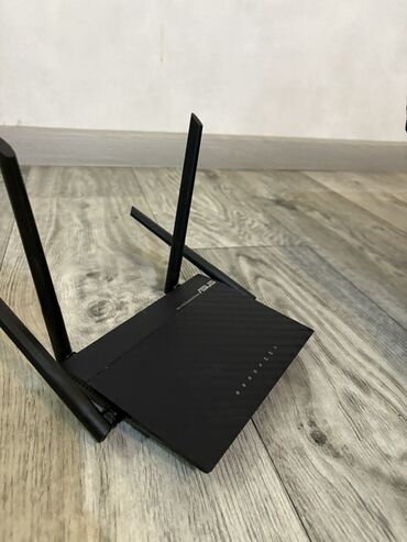 сетевые адаптеры d link: Б/У 1500 сом за один роутер Продам 2 роутера, ASUS RT-AC 1200 v2 и