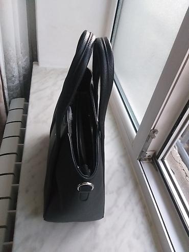 tote canta: Qadın əl çantası – qara rəng, taxma-çıxma uzun kəmərli. - Material — 2