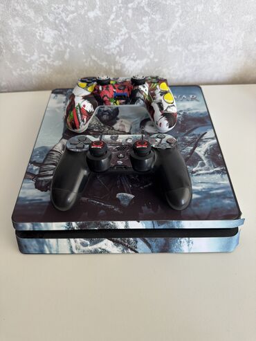 Çəngəllər: İdeal vəzziyətdə Ps4 satılır Heç bir prablemi yoxdur üstündə 2 pult