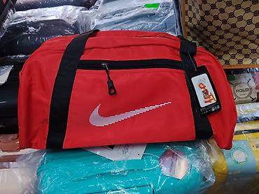 Спортивная/дорожная сумка, красная - Форм‑фактор: бочонок (duffel) с