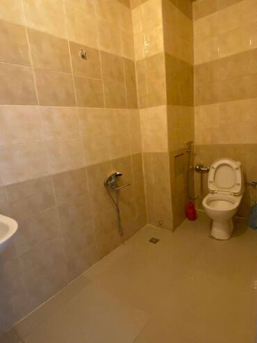 Mağazalar: Razində İcra hakimiyətinin yaxınlığı 5 mərtəbəli binanın 1 ci — 17