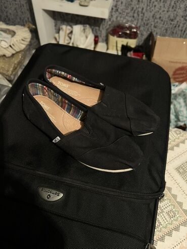 mavi mokasinlər: TOMS qadın espadril ayaqqabıları - Rəng: qara - Model: klassik