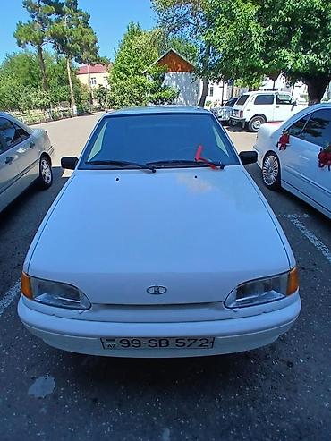 VAZ (LADA): LADA Samara (hatchback), ağ rəng. Xüsusiyyətlər: - Kuzov: 5 qapılı — 10