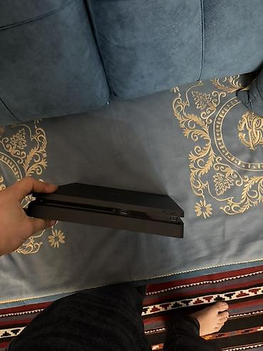 ucuz hesap: Sony PlayStation 4 Slim oyun konsolu Salam yaxş vəxyətdədir işləkdir — 3