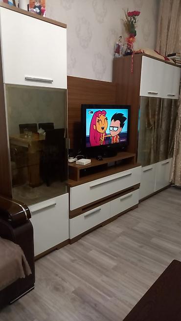 Мебель для дома: Qonaq otağı üçün modul TV stend və vitrin dəsti - Rəng: ağ və qəhvəyi — 1