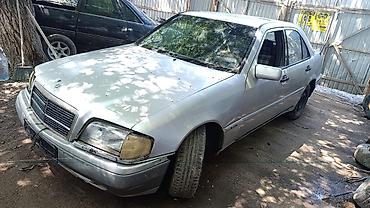 211 3 2: Mercedes-Benz C‑Class (W202), седан, серебристый цвет. машина на — 1