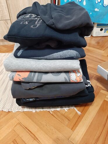 Duksevi: Devet debelih dukseva xl velicine sa kapuljacama jedan na cibzar cena — 2