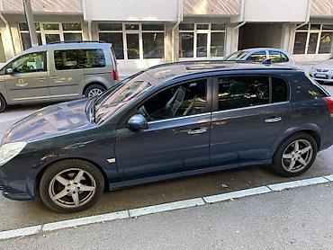 Opel Signumn, tamno siva metalik, 5 vrata. Glavne karakteristike: -
