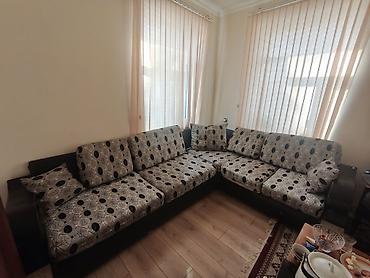 Divanlar: L formalı künc divanı - Dizayn: qara karkas üzərində açıq boz rəngli — 2