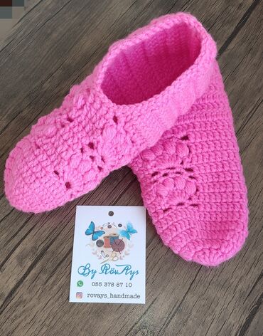 Dəstlər: Əl işi toxunma uşaq geyimləri və aksessuarları. Hər biri sifarişlə — 31