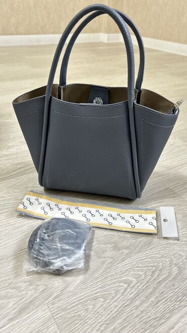 сумки для маникюра: В наличии сумочка из натуральной кожи. В комплекте платочек и длинный