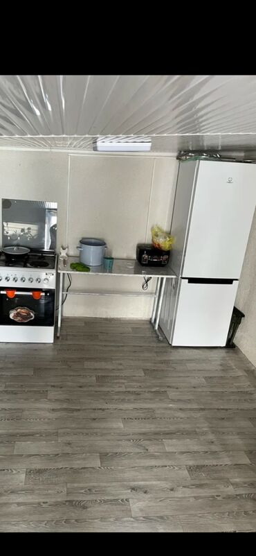 долгосрочной особняк: 60 м², 3 комнаты, Парковка, Сарай, Забор, огорожен