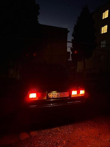 vaz susə: VAZ 2107 sedan - Kuzov: klassik 4 qapılı sedan, tünd mavi rəng - Arxa — 6
