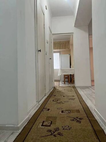 продаю 2х команатную квартиру в 7 мкр: 2 бөлмө, 48 кв. м, Жеке план, 10 кабат, Косметикалык ремонт