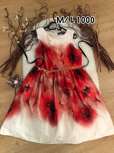 crvena plišana haljina: M (EU 38), L (EU 40), color - White, Evening, Short sleeves