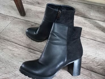 обувь женская: Ботинки и ботильоны 37.5, цвет - Черный