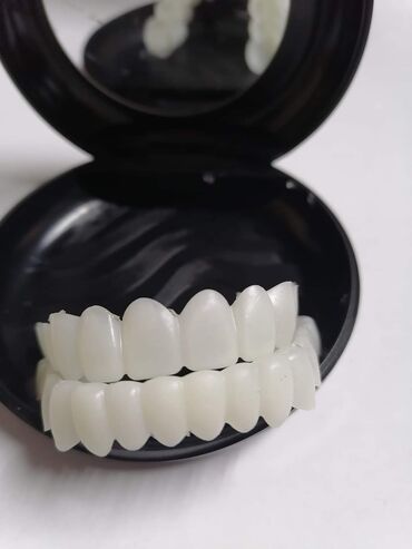 Ostalo: Snap on Smile navlake za zube 
Cena:3600din/par gornja i donja — 2