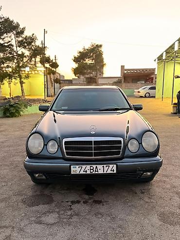 mersedes manitor: Mercedes-Benz E 240: 2.4 l | 1998 il Sedan — 1