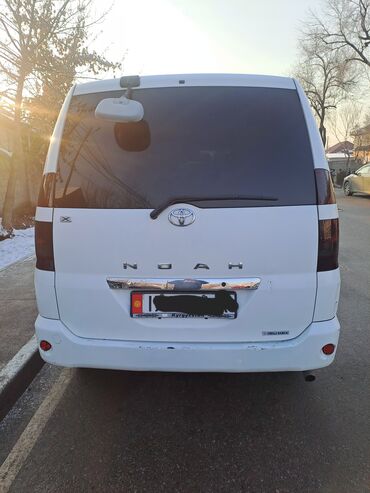 Toyota: Toyota Noah: 2002 г., 2 л, Автомат, Бензин, Минивэн — 2