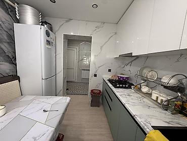 дом кара: Продаю дом в жилом массиве Кара-Жыгач — саманный, 3 комнаты, со свежим — 5