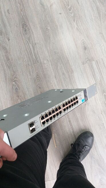 port: İnternet paylayıcı 24 port təcili